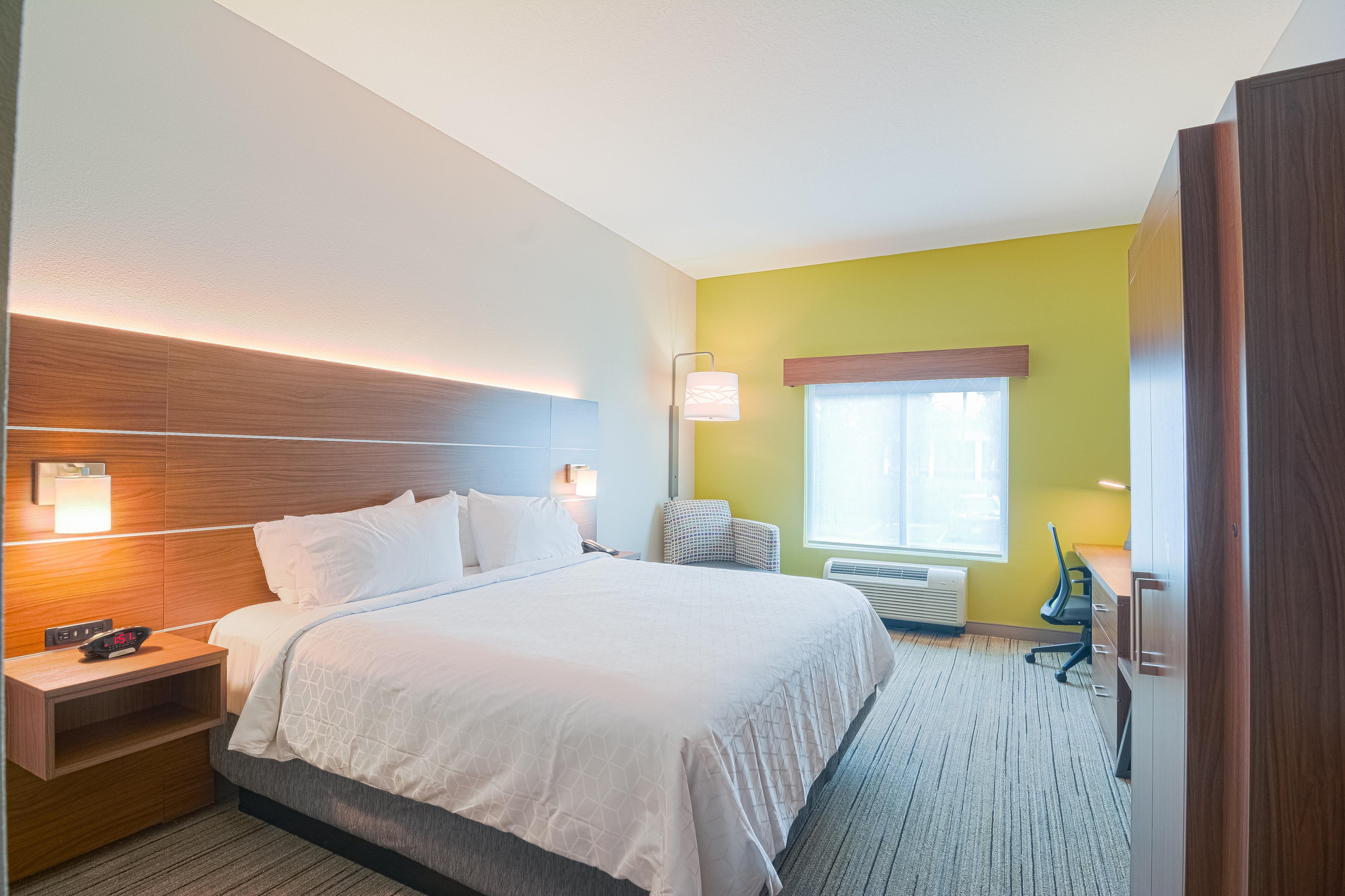Express & Tampa-usf-busch Gardens By Ihg 2*