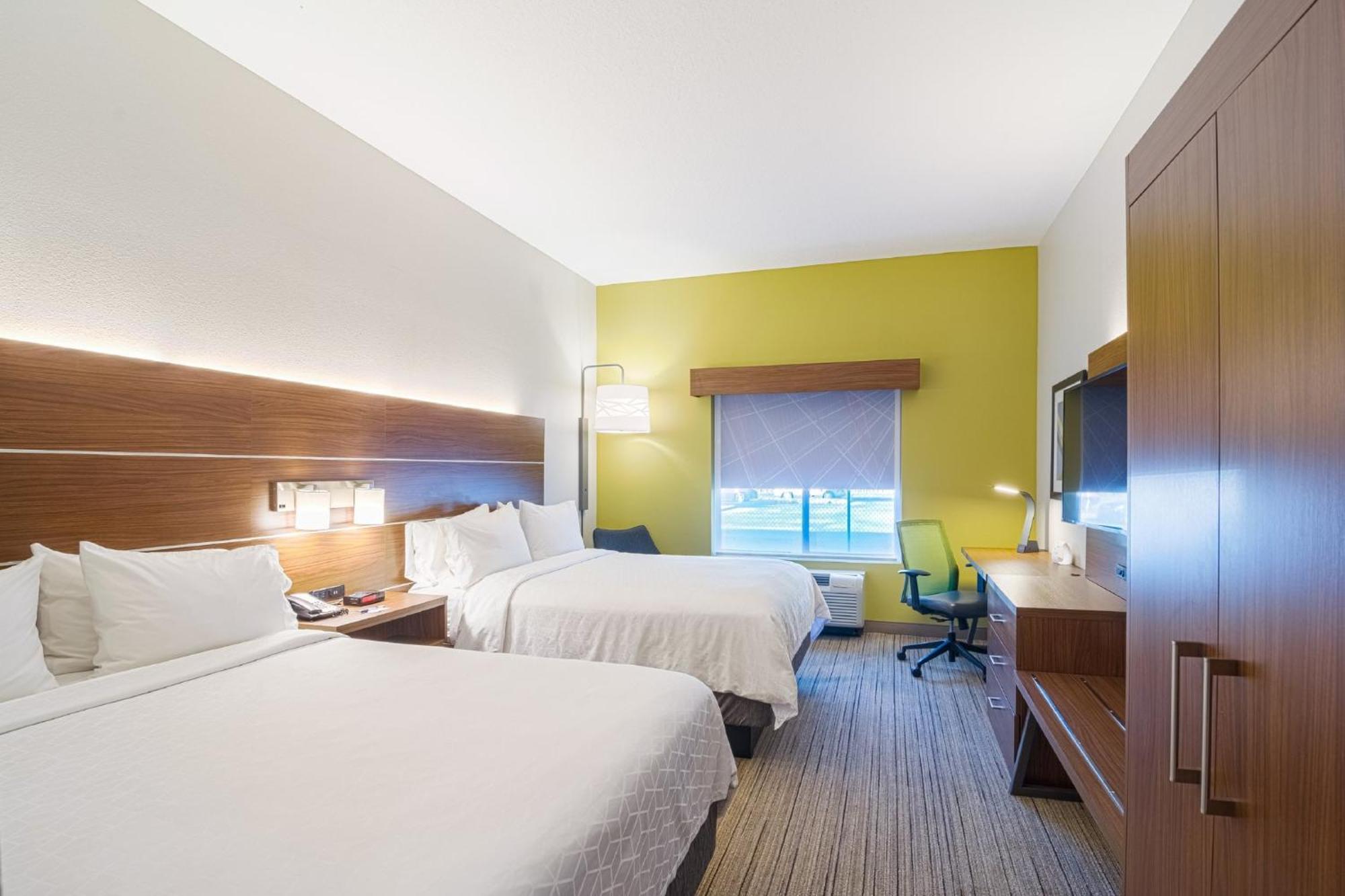 Express & Tampa-usf-busch Gardens By Ihg Hotel 2*