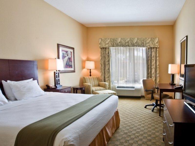 Hotel Express & Tampa-usf-busch Gardens By Ihg