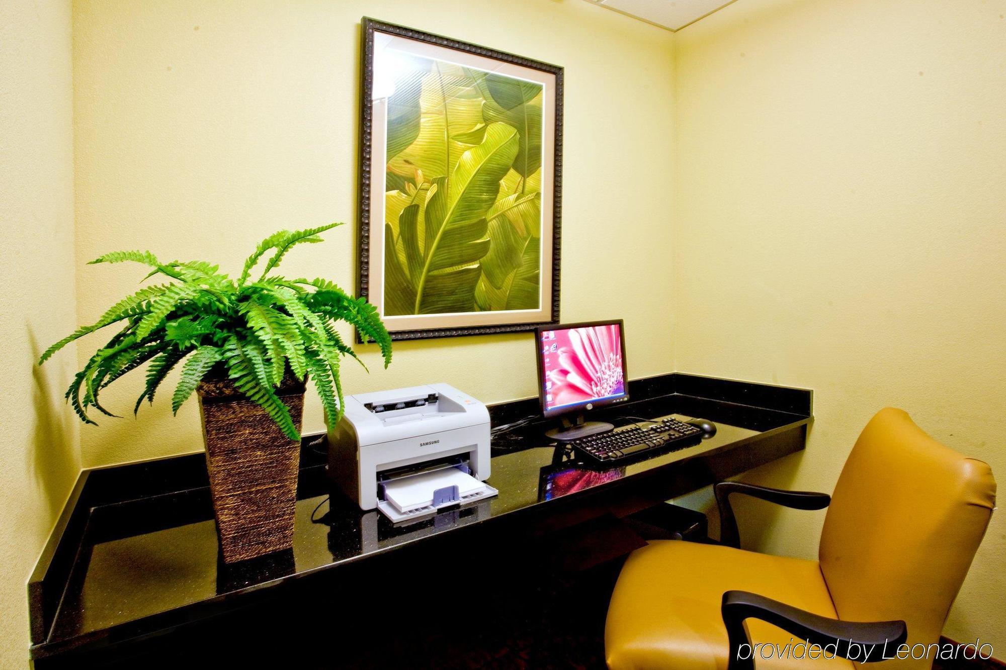 Hotel Express & Tampa-usf-busch Gardens By Ihg Tampa