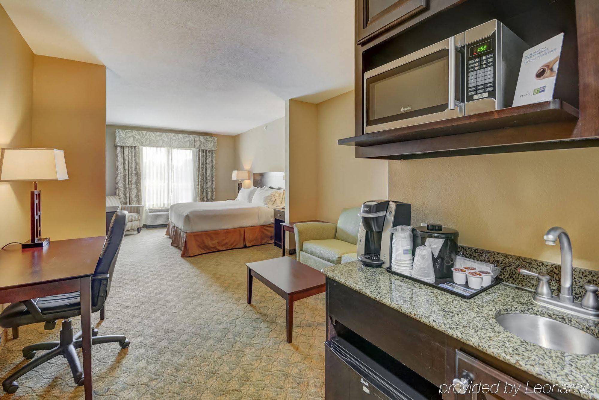 Express & Tampa-usf-busch Gardens By Ihg Hotel
