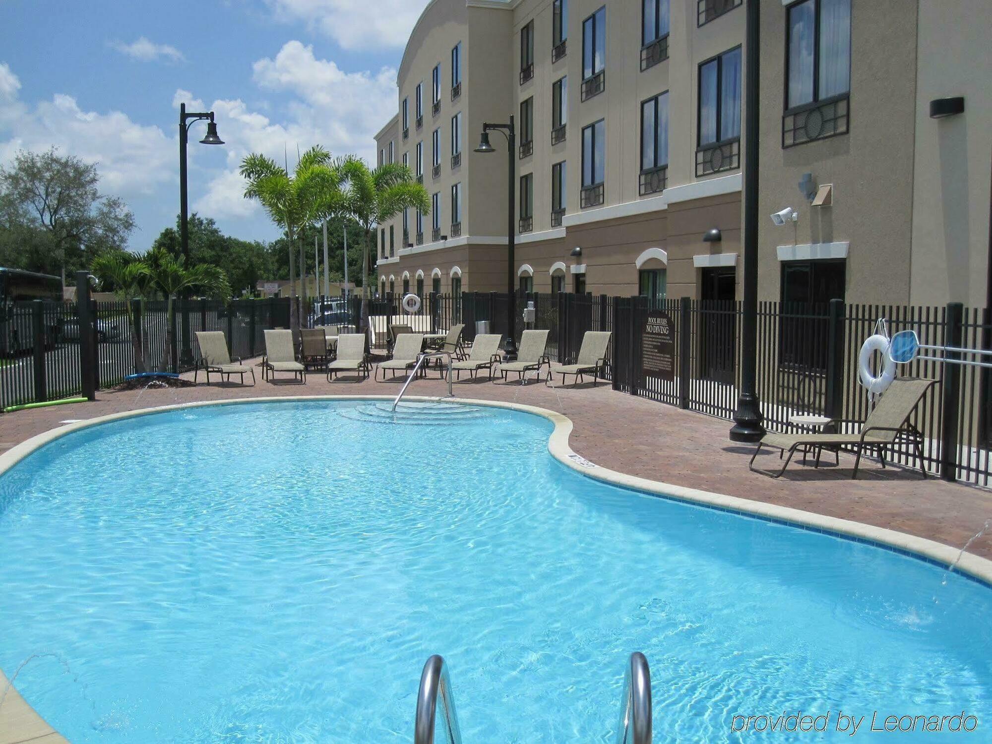 Express & Tampa-usf-busch Gardens By Ihg