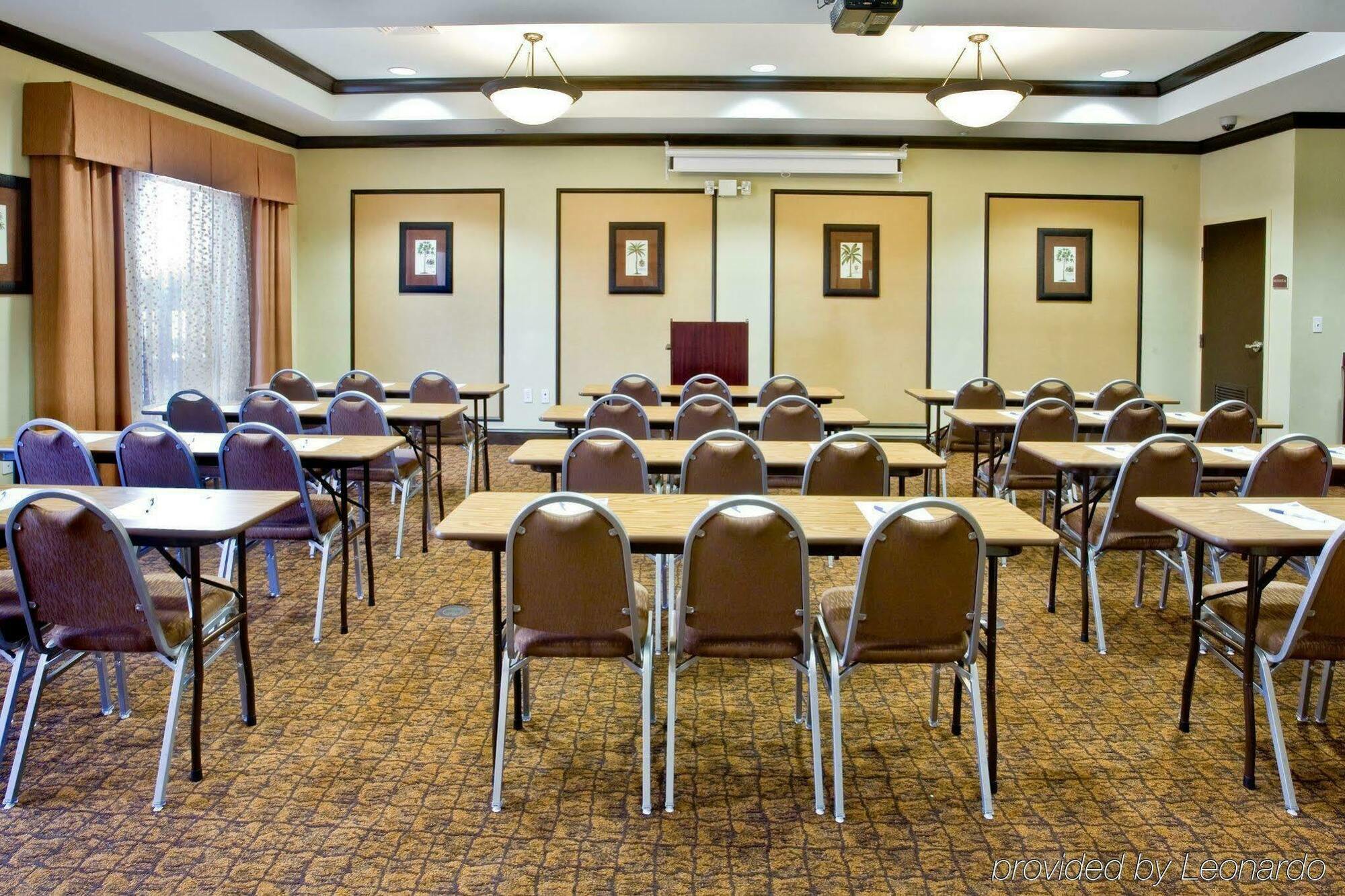 Express & Tampa-usf-busch Gardens By Ihg Hotel