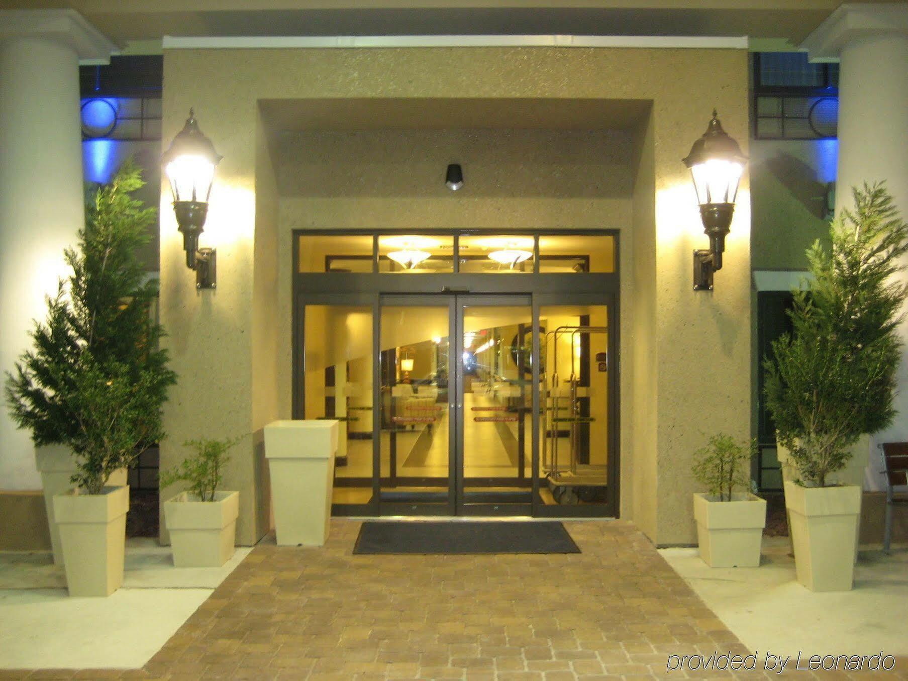 Express & Tampa-usf-busch Gardens By Ihg 2*